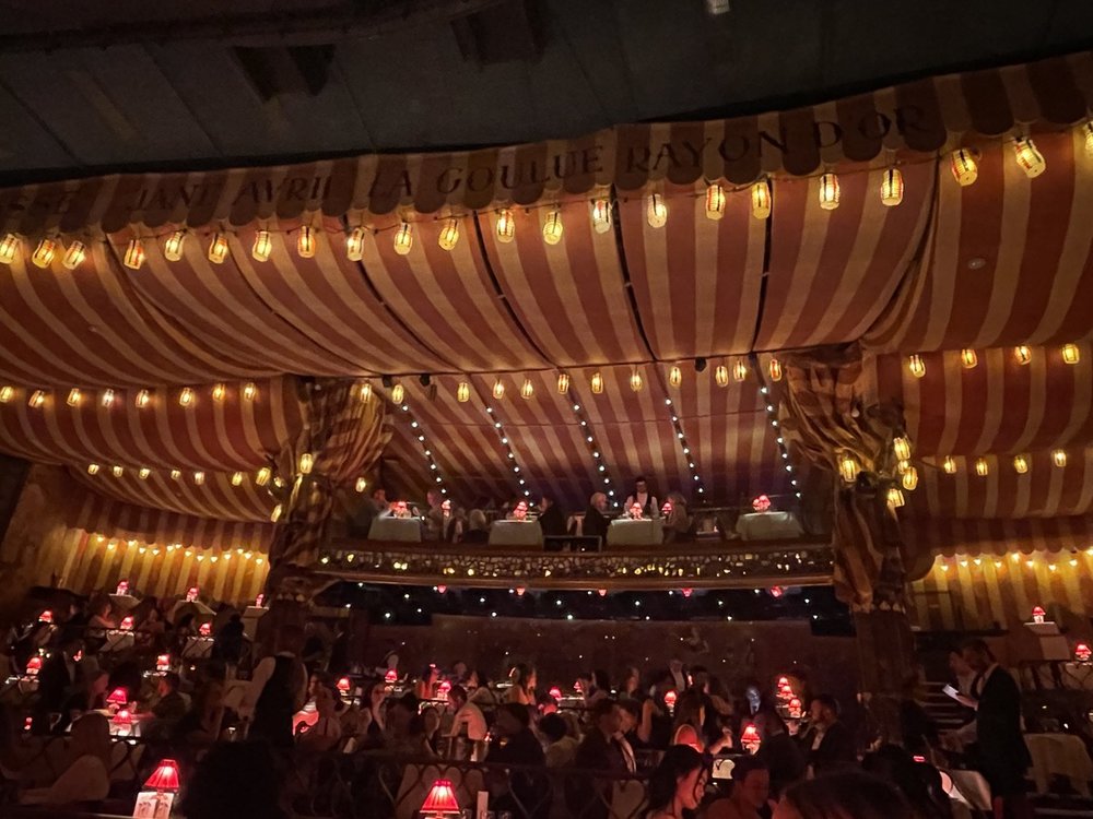 11202 8406 Moulin Rouge inside