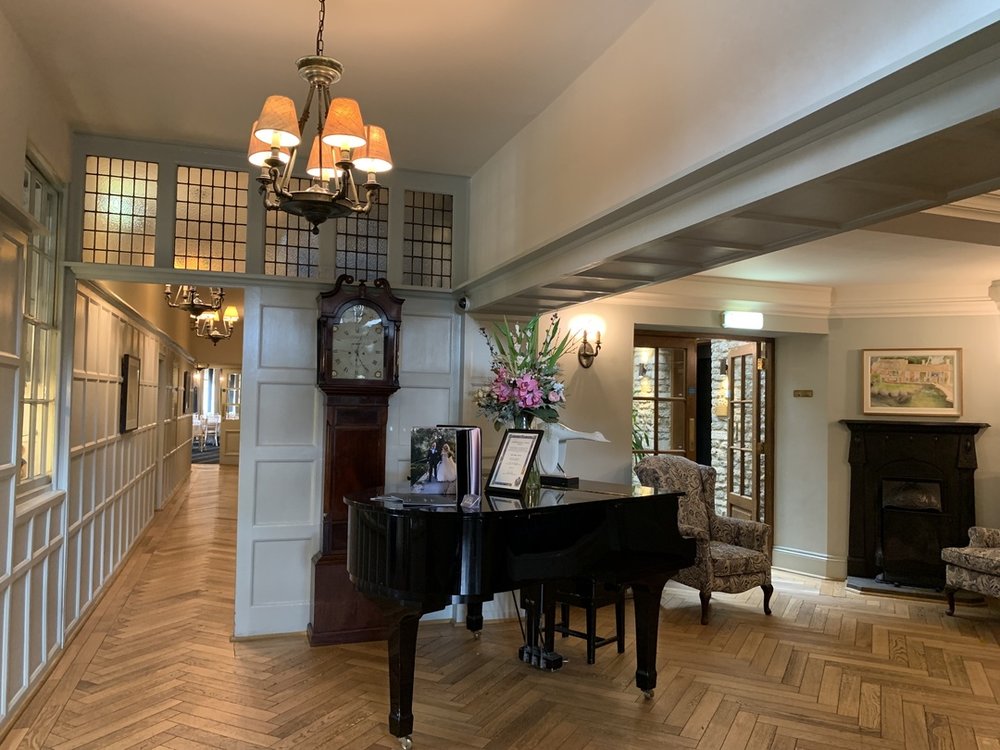 91618 Cotswolds Bibury piano