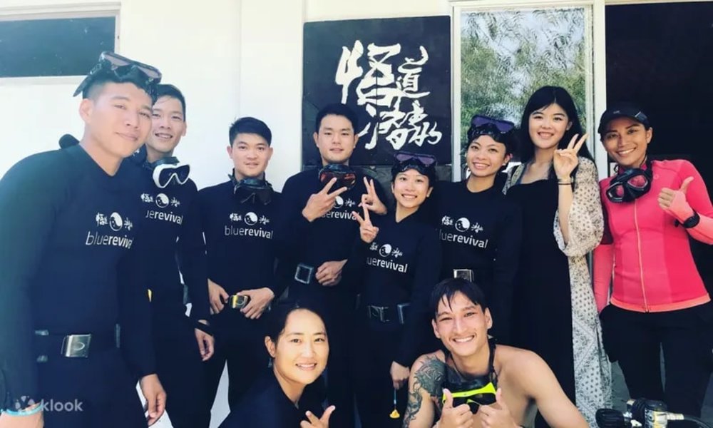 Group of scuba divers