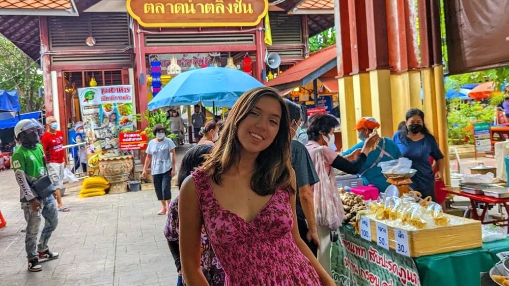 Living the Dream at the Vibrant Floating Market! Credits: @itsc.laudia on Instagram