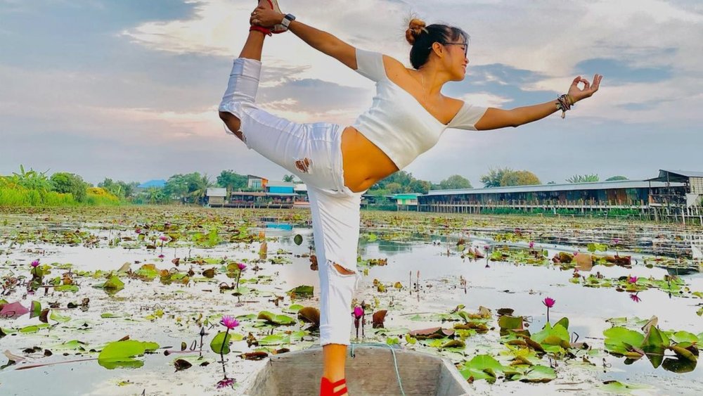 Immersed in vibrant hues and cultural delights at the Red Lotus Floating Market! Credits: @meowdie.fhel.yoga on Instagram