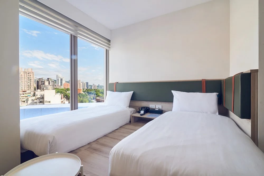 where to stay in taipei