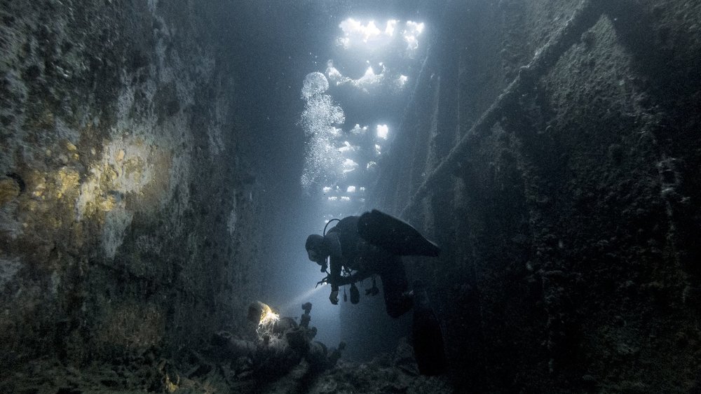 Diving in the shipwreck of WWII ships