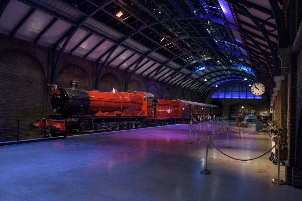 6750 Warner Bros. London Harry Potter platform nine and three quarters