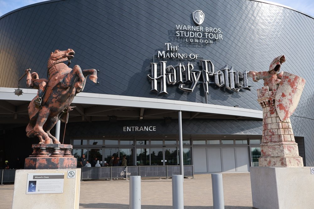 6750 Warner Bros. London Harry Potter outside