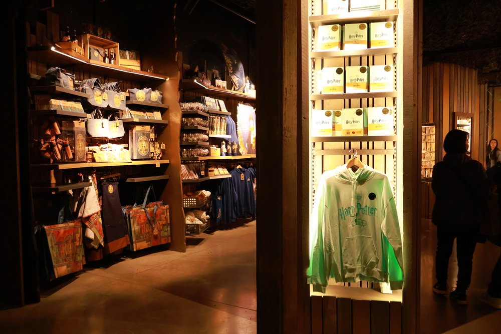 6750 Warner Bros. London Harry Potter gift shop