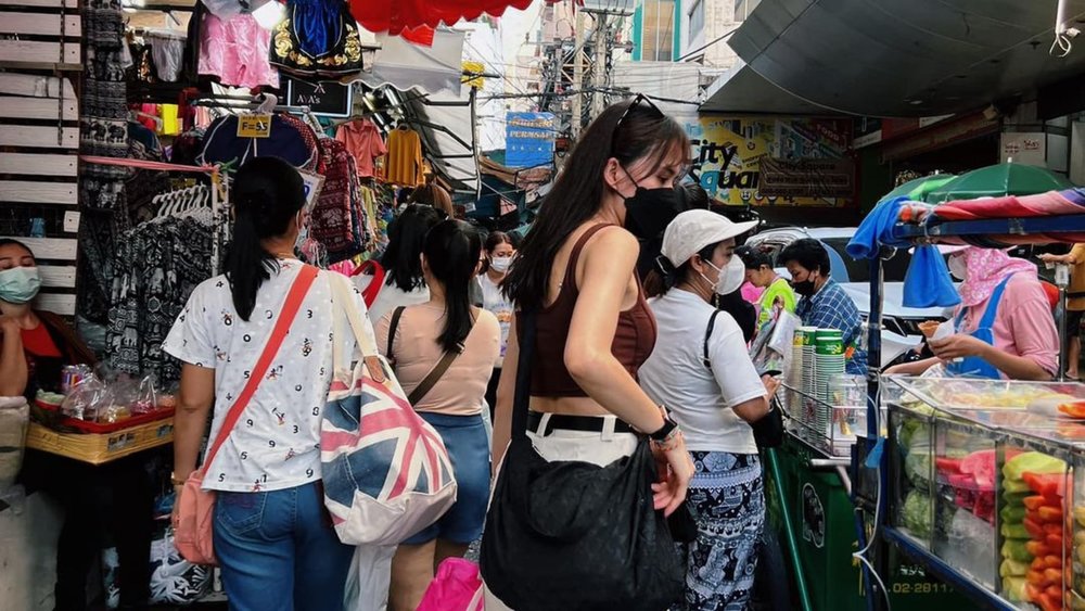 Dive into a World of Fashion at the Wholesale Bazaar! Credits: @s.nan_da on Instagram