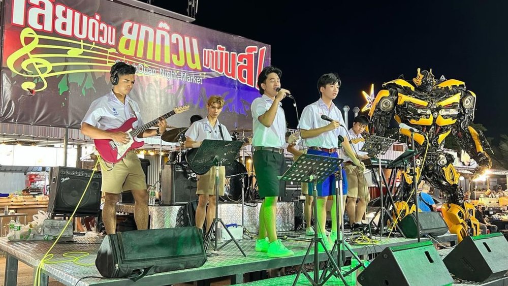 Don't Miss Out on the Transformers! Credits: @liabduannightmarket2023 on Instagram