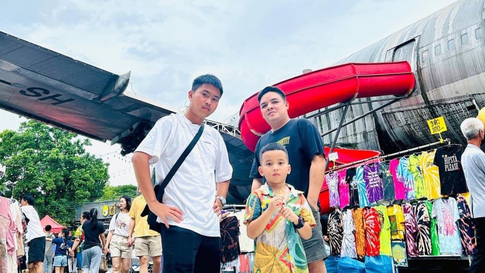 Exploring the Upscale Market Scene with Vibrant Colors and Boutiques Galore. Credits: @friend_alan on Instagram