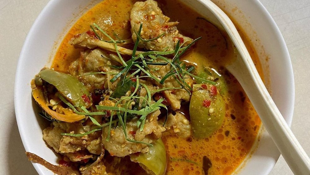 Savoring The Vibrant Flavors of Green Curry. Credit: @wan.ni.wang on Instagram