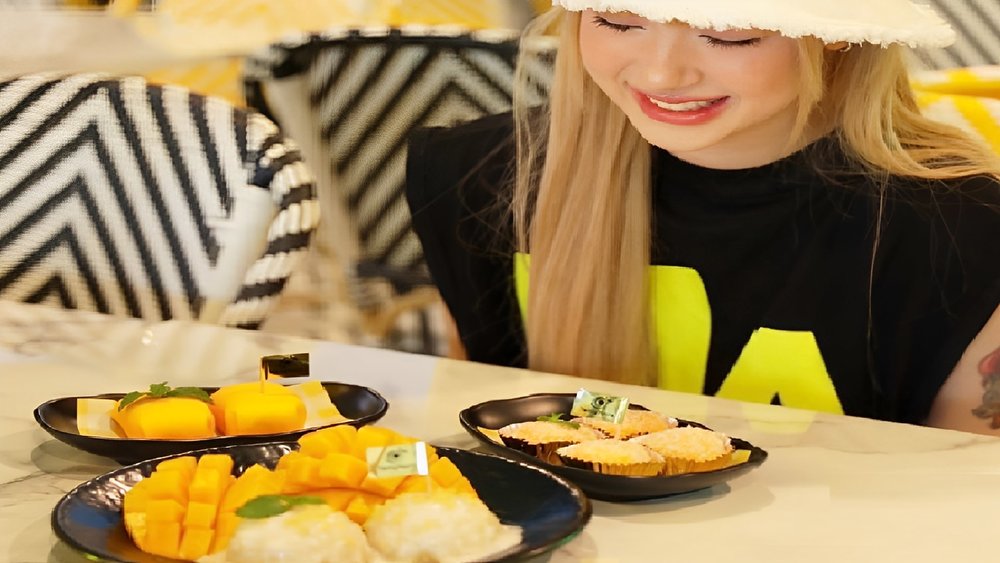 Don't You Want to Try This Delicious Mango Dessert? Credit: @yenlyyoursthailand on Instagram