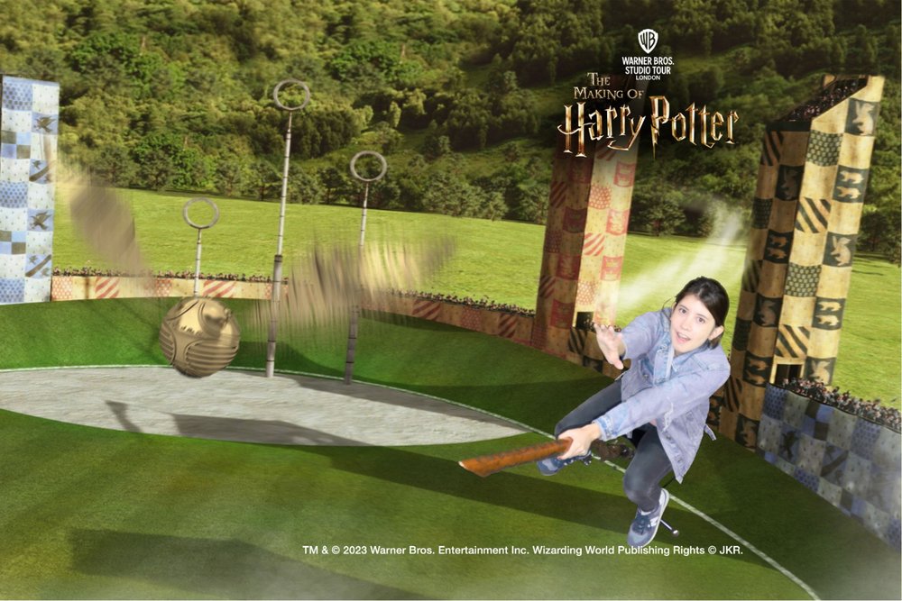 6750 Warner Bros. London Harry Potter photo on broom