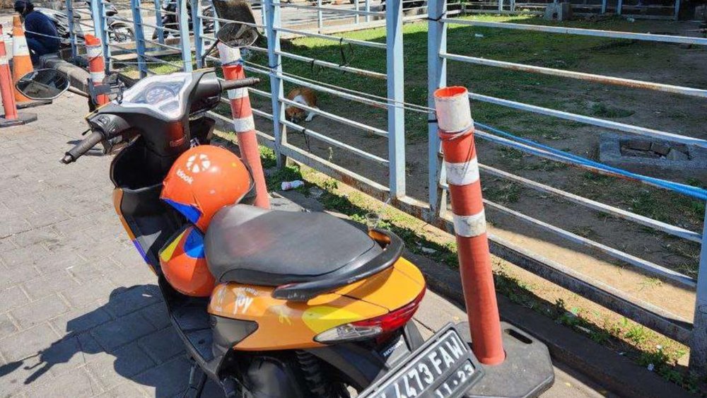 Helmet is a must! Image credit to Huda