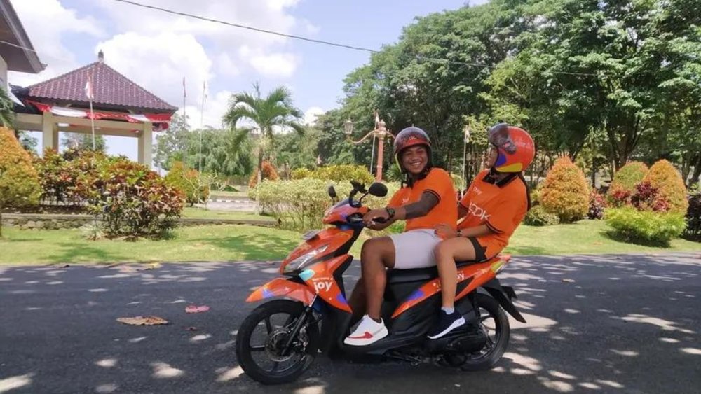 Get your scooter on Klook now! Image credit to Klook