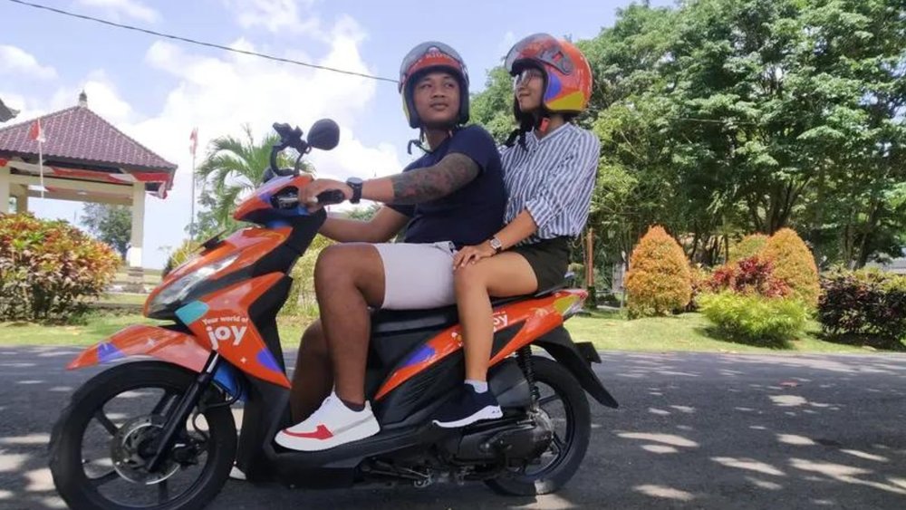 Renting a scooter in Bali is very affordable. Image credit to Klook