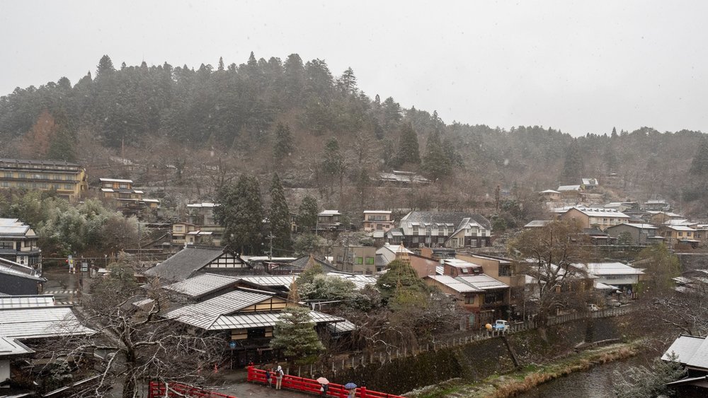 Take a break from the bustling city at Takayama. Credits to Vicky Ng on Unsplash