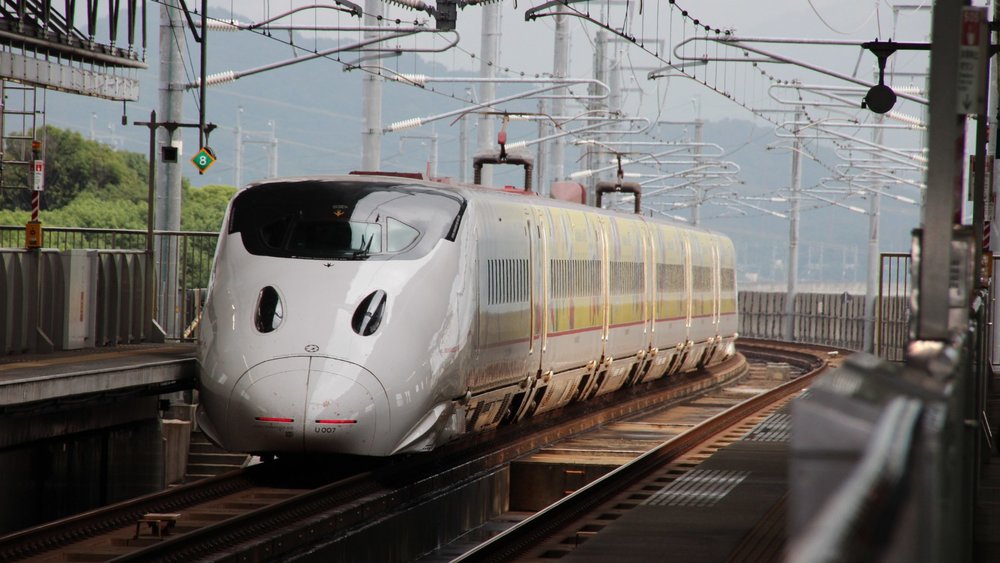 All aboard the bullet train! Transport yourself from Tokyo to Osaka in no time!