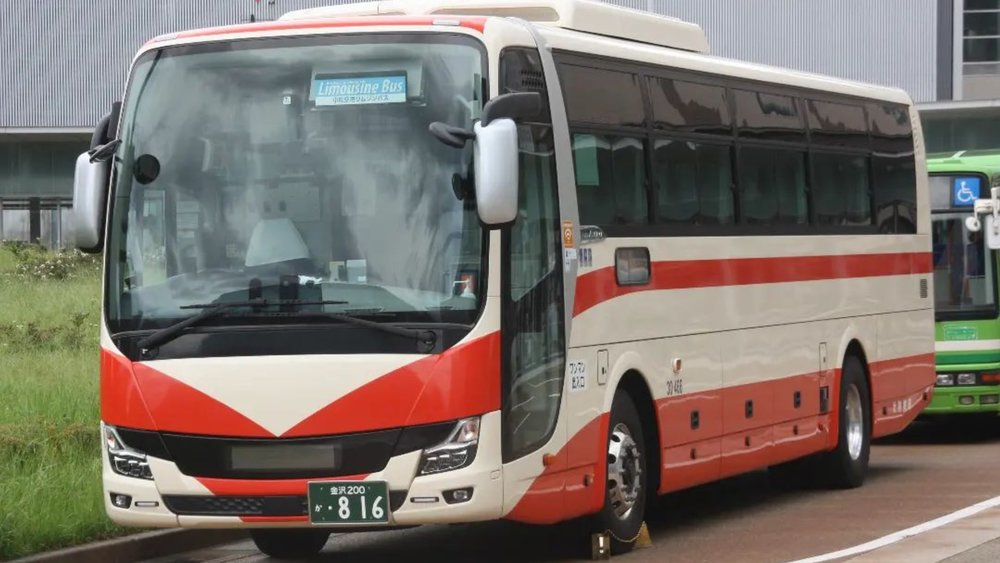 Take the bus and enjoy all the beauty Japan has to offer. Credit: @haratake0873 on Instagram