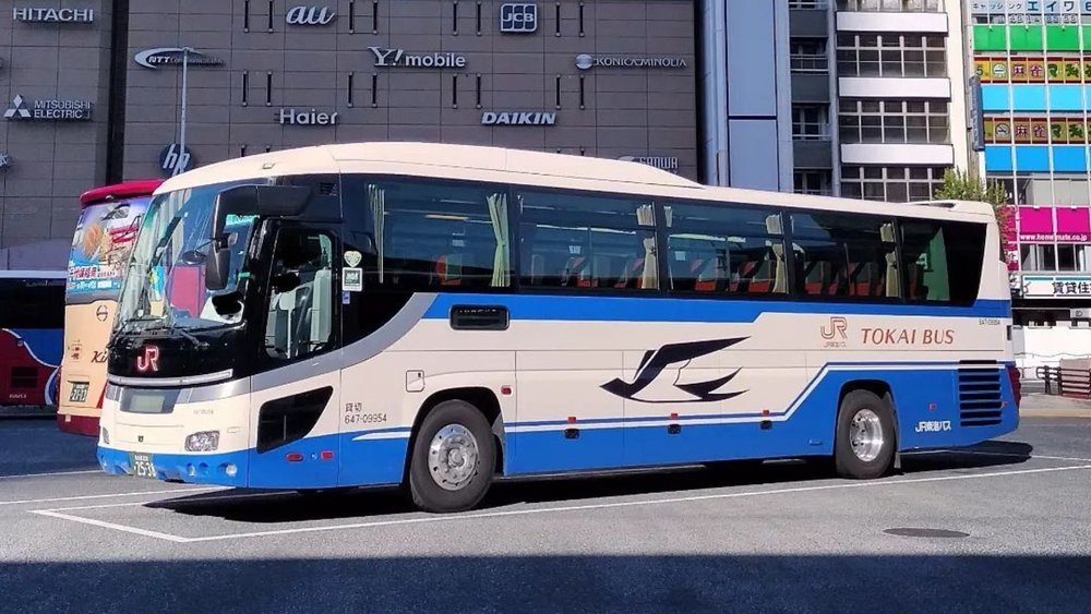 Explore Japan's beauty on a bus! Credit: @ichi23jp on Instagram
