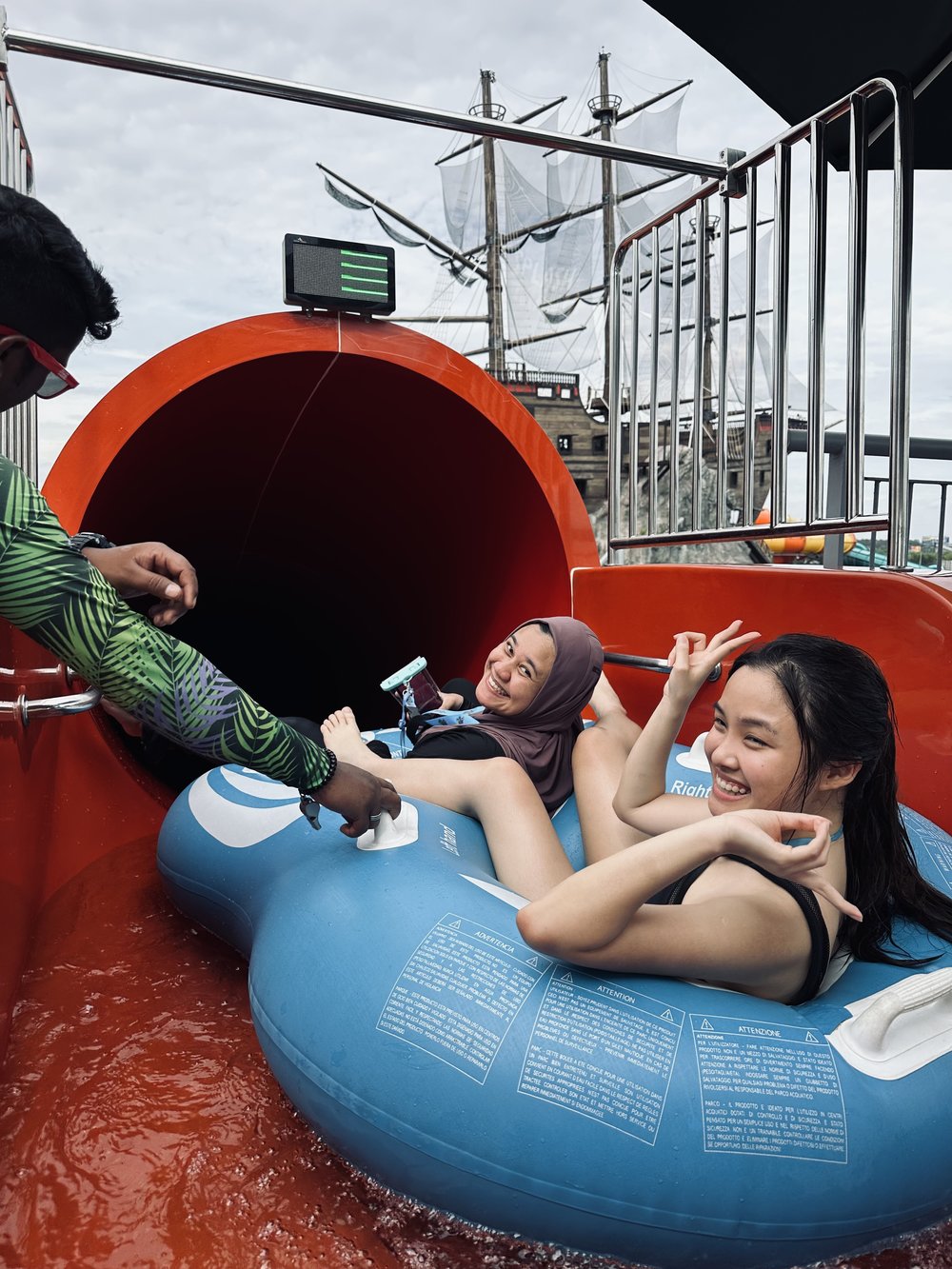 Rides & attractions at SplashMania Waterpark