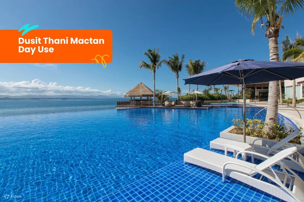 Dusit Thani Pool area