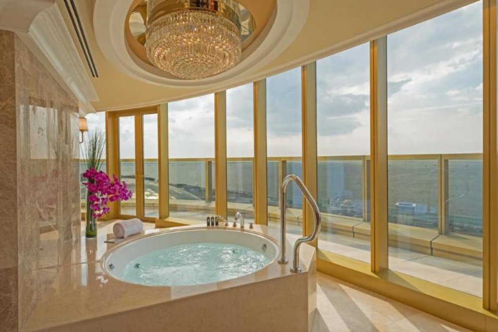 Jacuzzi with the nice view