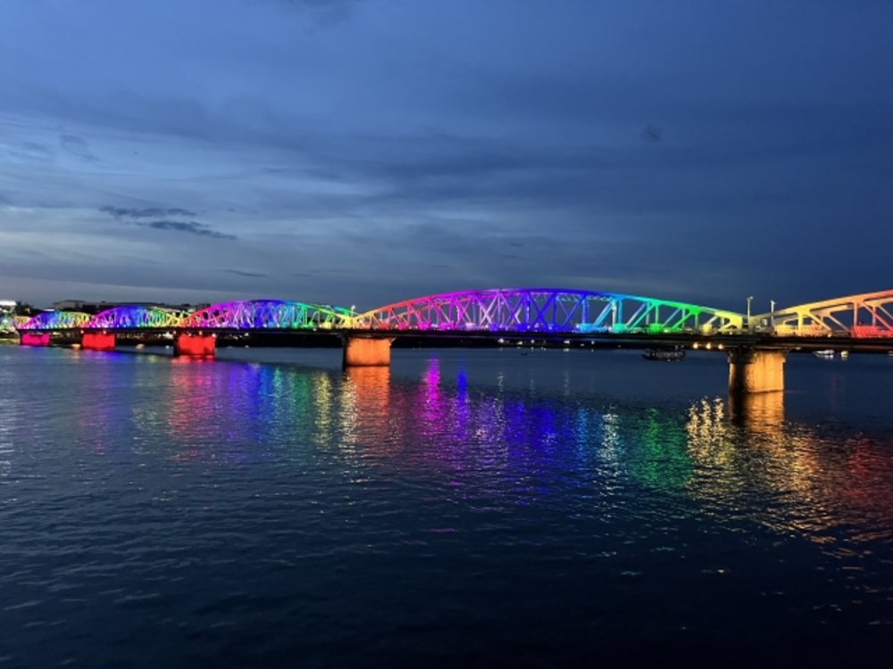 VN フエ チャンティエン橋