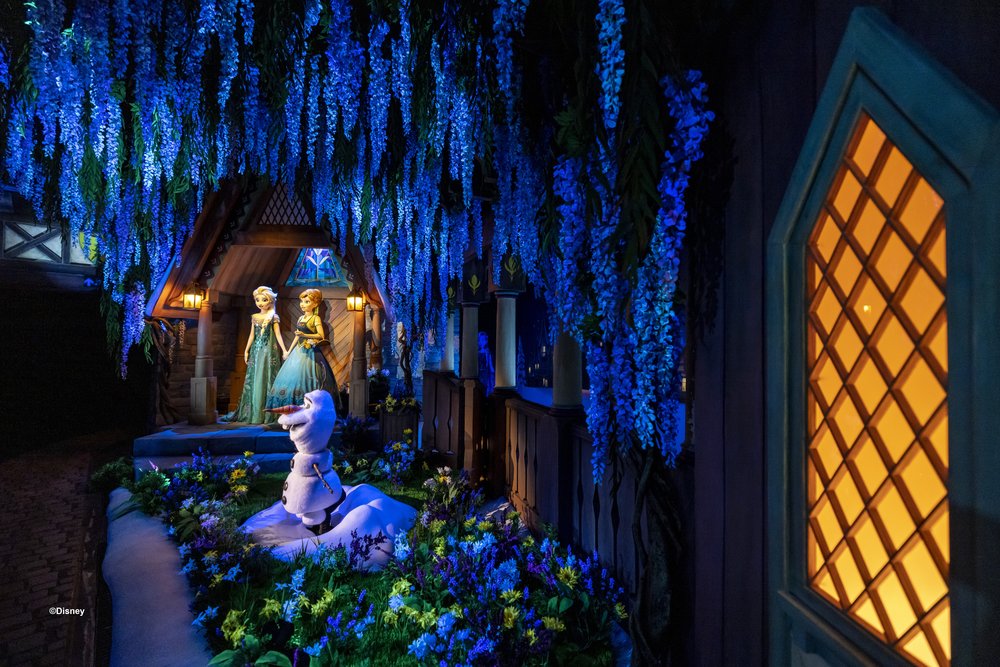 anna and elsa first look at WoF