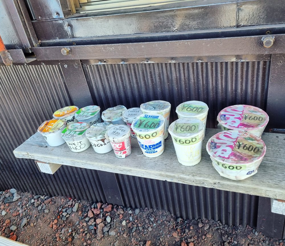 cup noodles available while trekking mt fuji