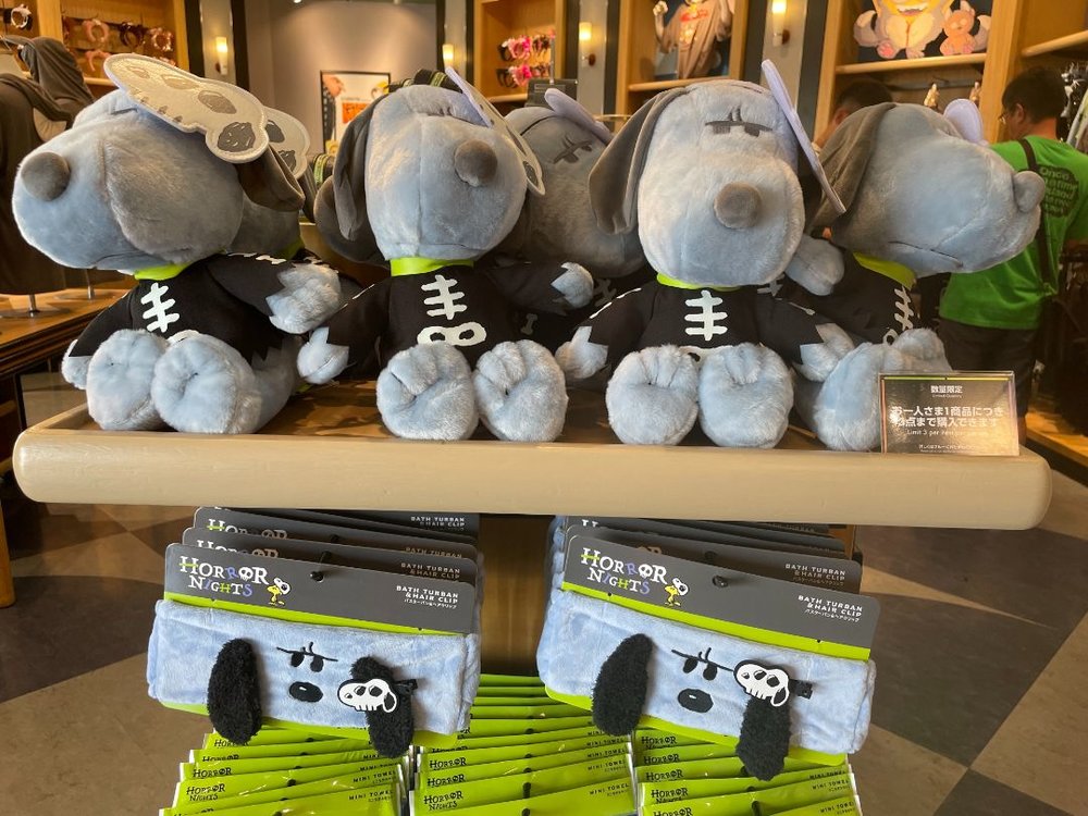 USJ ハロウィーン2023 スヌーピー　ぬいぐるみ