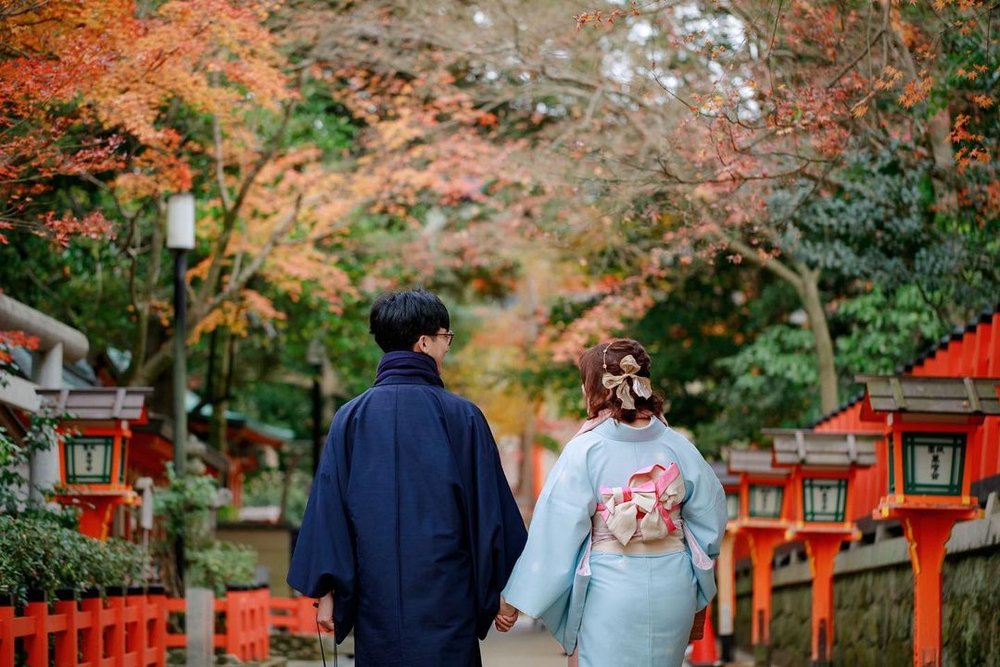 couple in japan wearing yukata and kimono