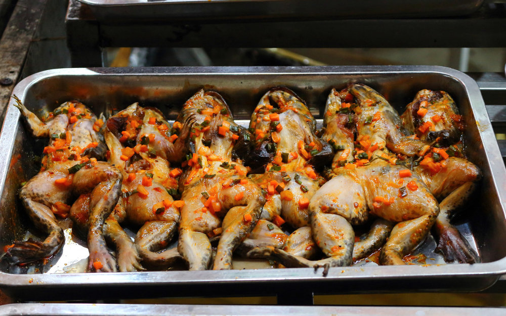 mua-gi-o-cho-dem-phu-quoc