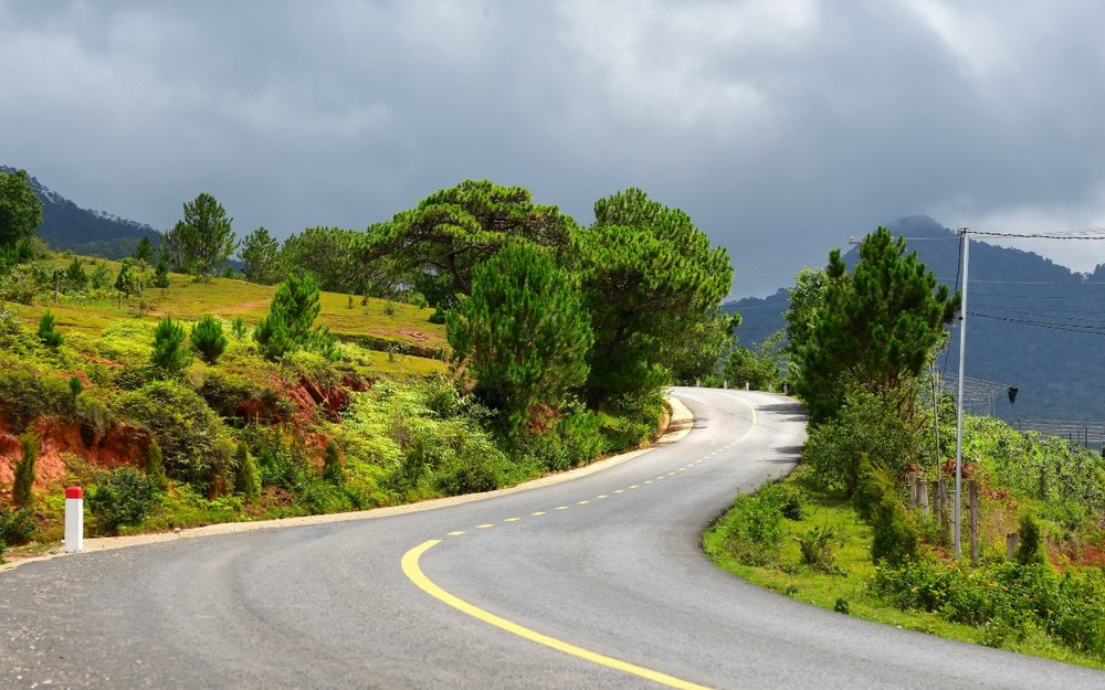 Ngày 3: Chinh Phục Lang Biang - Lẩu Rau Thanh Mát - Ánh Sáng Kỳ Ảo - Đặc Sản Tây Nguyên Buổi sáng: Lang Biang - Chinh Phục Nóc Nhà Đà Lạt