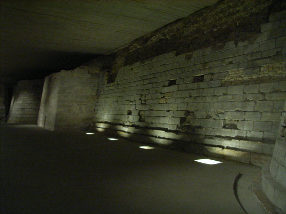 ルーブル美術館　中世ルーブルの堀跡