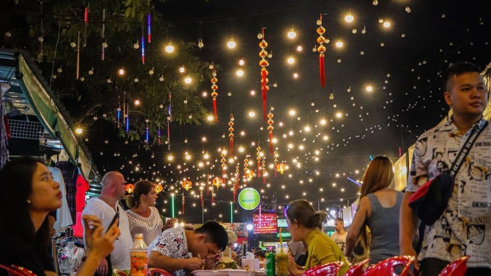 Crafts, cuisine, and beer bars — all in one! Credits: @_croaks_ on Instagram