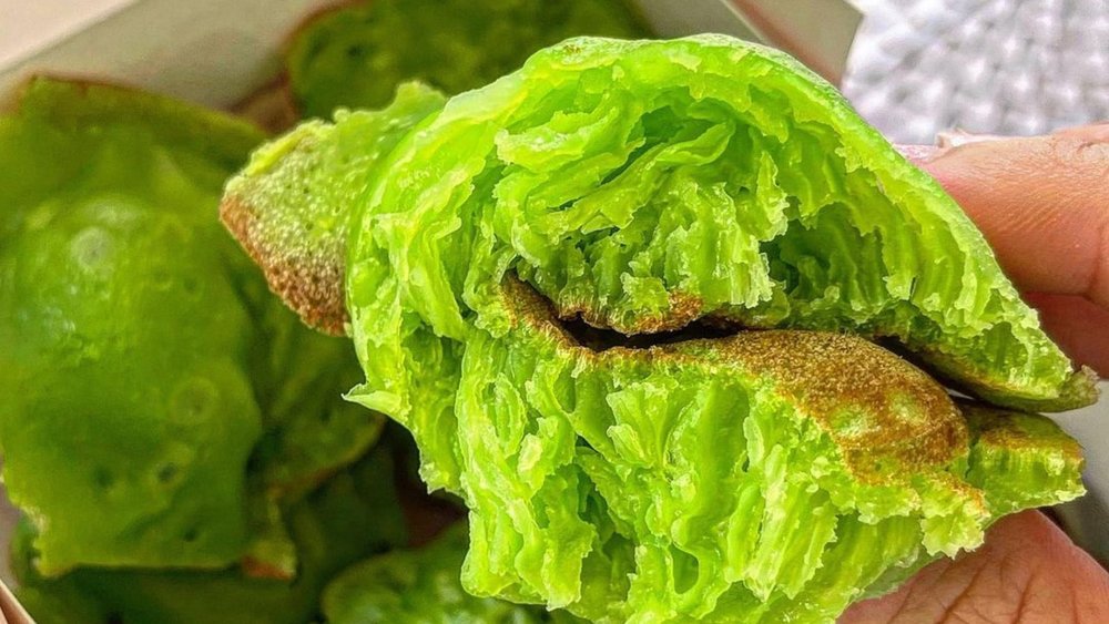 Munch on this dessert as you explore the city. Credits to @justeatandburn on Instagram