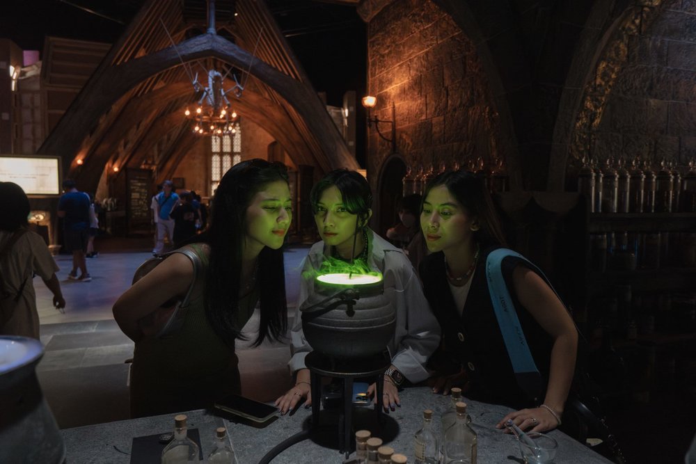 Warner Bros Studio Tour Tokyo The Making of Harry Potter - Sheila Dara, Fita Anggriani, Adinda Thomas 2