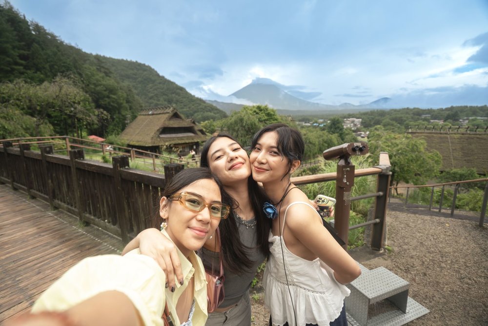 Saiko Iyashi-no-Sato Nenba - Sheila Dara, Fita Anggriani, Adinda Thomas Selfie