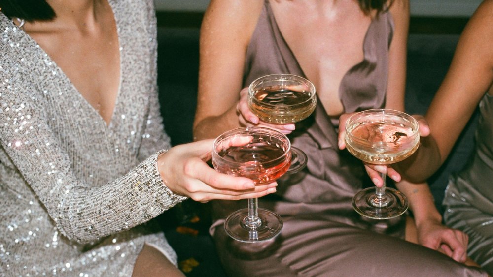 Raise your glasses to unforgettable nights at CÉ LA VI SkyBar & Club  Credits: Inga Seliverstova on Pexels