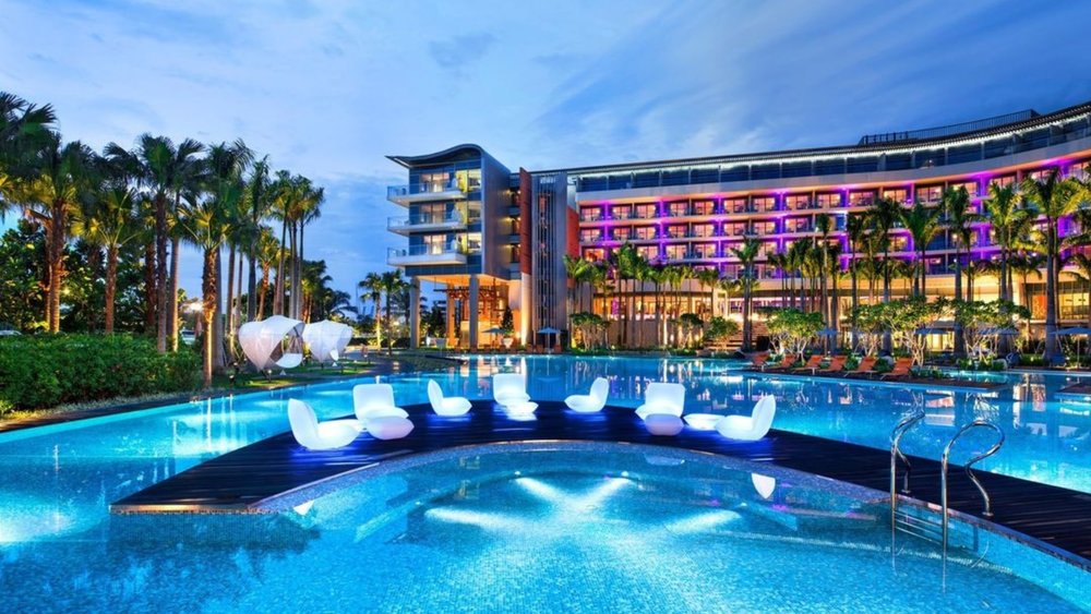 Embrace the allure of W Singapore. Image credits to @wsingapore on Instagram.