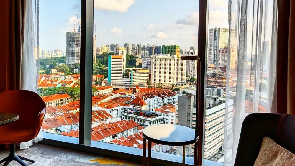 Immerse in the luxury of the Sofitel Singapore City Centre. Image credits to @the_travellingturtle on Instagram.