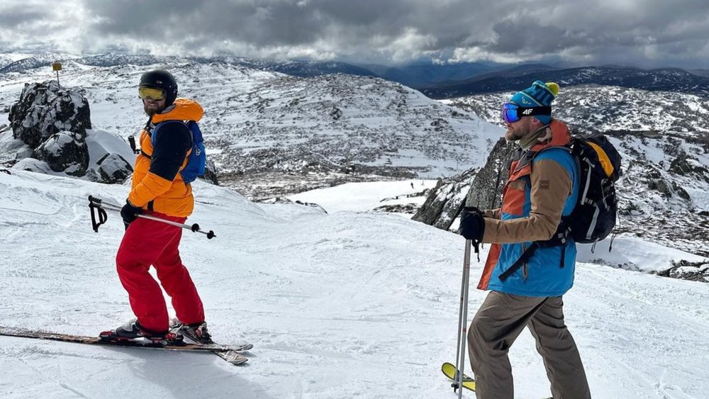 Skiing is best done with families and friends! Credits to @kapitanietoniemy on Instagram