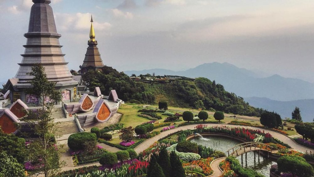 Let breathtaking views captivate your wanderlust heart! Credits to @justravelynn on Instagram