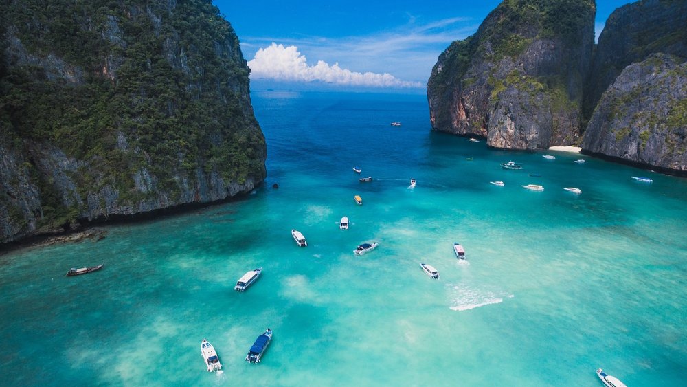 Island-hop and explore the stunning Phi Phi Islands in just one day! Credits: @good_citizen on Unsplash