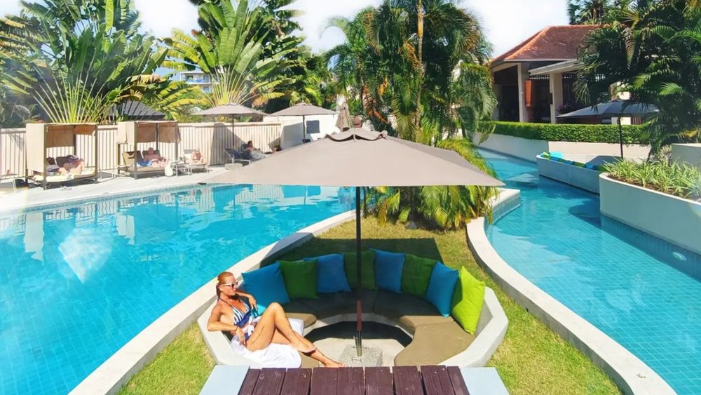 Spend a quiet and relaxing trip at Dewa Phuket Resort & Villas! Credits to @elisa_fainello_travel_makeup on Instagram