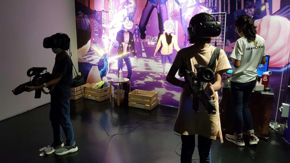 Experience VR battle with your family! Image credits to Maslinda