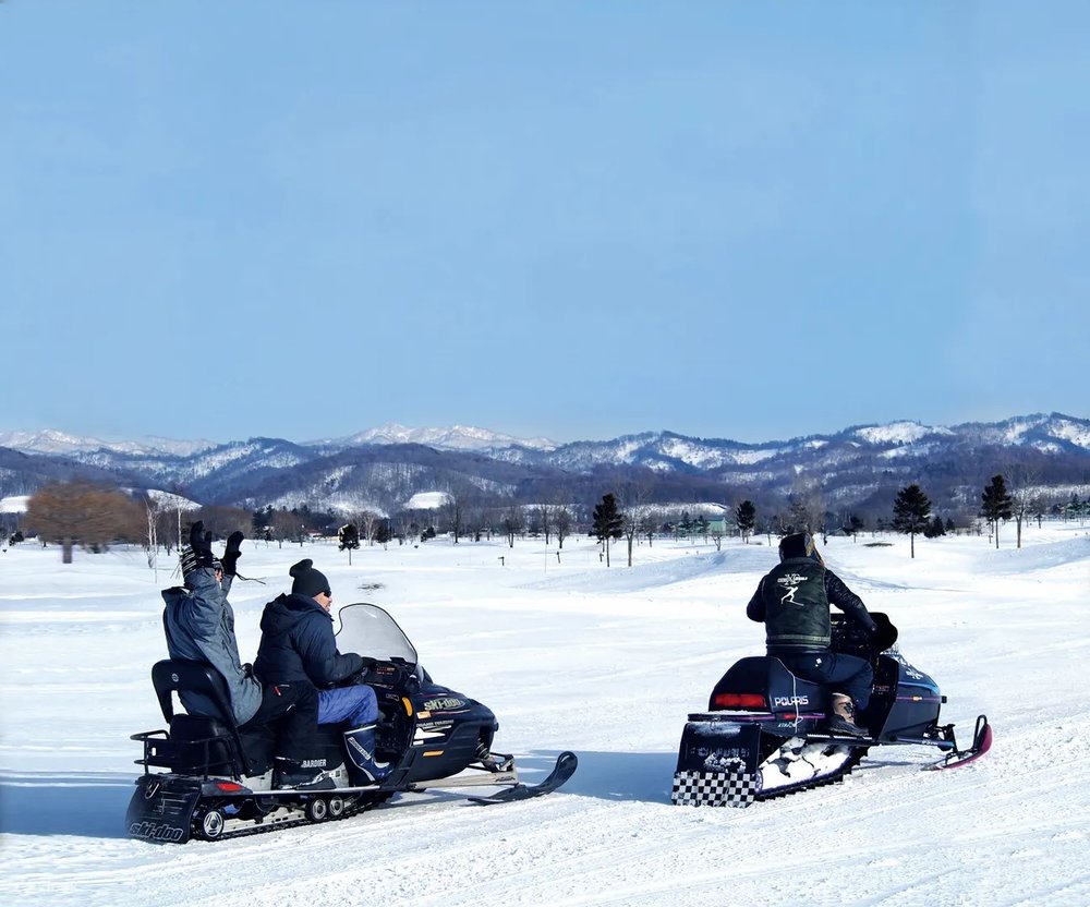 Snowmobile tour