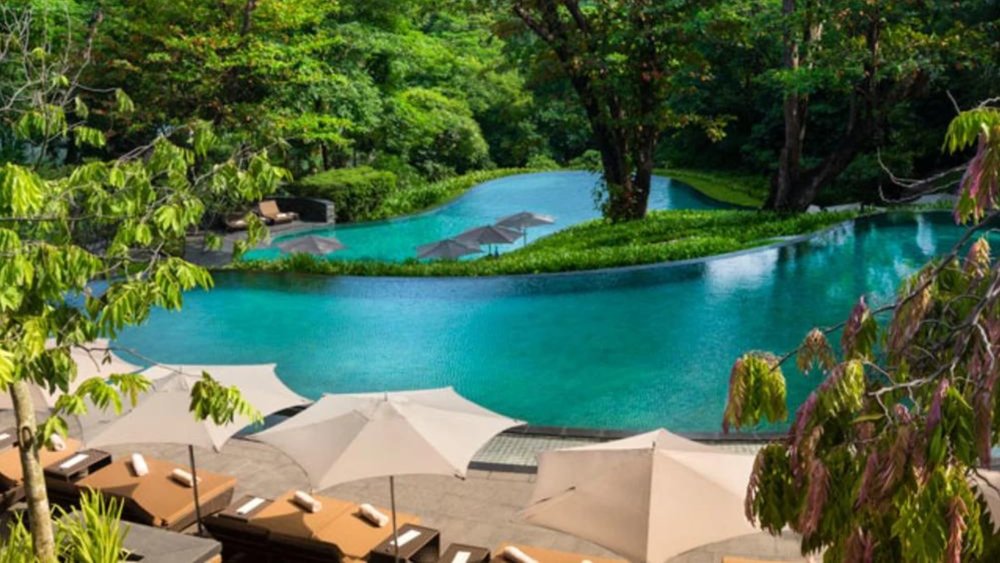 Green and blue, a perfect combo for a relax holiday! Image credits to Klook