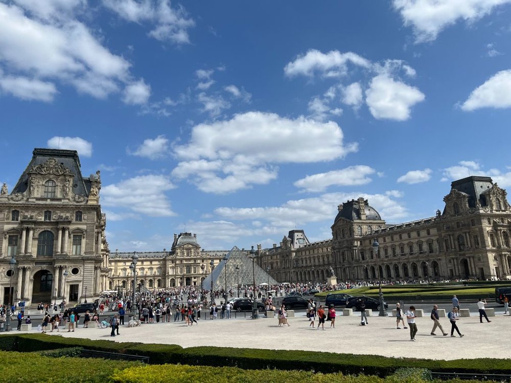 ルーブル美術館　全体外観