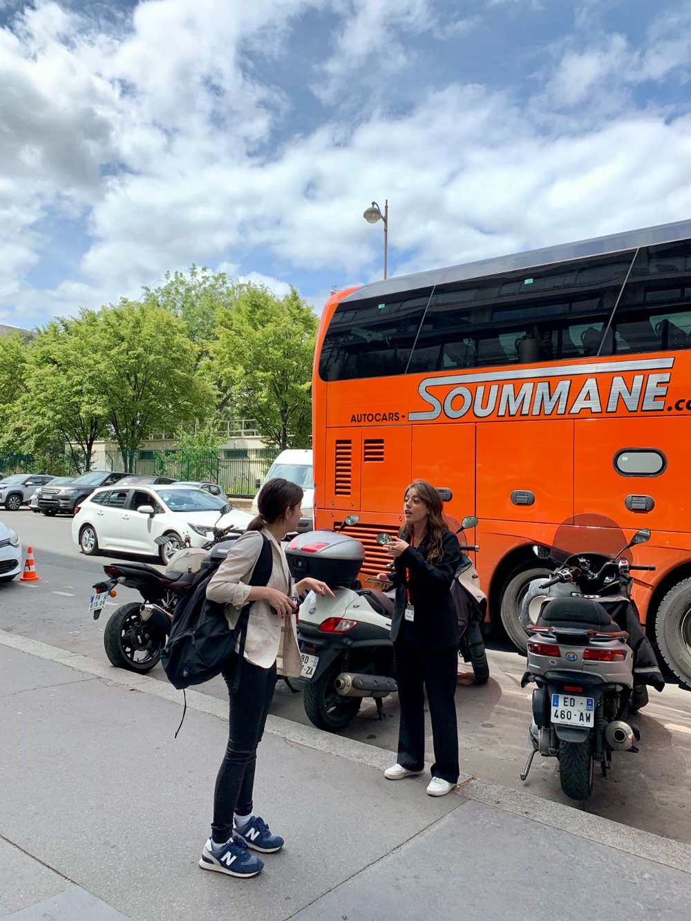 ヴェルサイユ宮殿　オレンジのバス